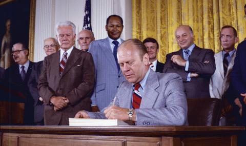president ford signing the 1974 Housing and Community Development Act